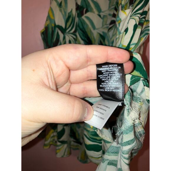 Torrid Tropical Leaf Print flounce hem romper size 0 (Large) - Picture 6 of 10
